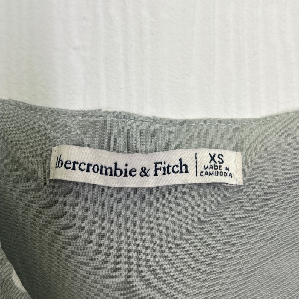 Abercrombie & Fitch -Gray Polka Dot Adjustable Strap Knotted Front Midi Dress XS - Picture 8 of 10